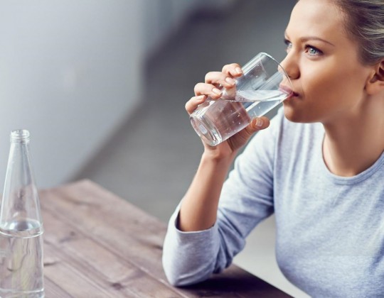 Vì sao người mắc tiểu đường cần uống nhiều nước?