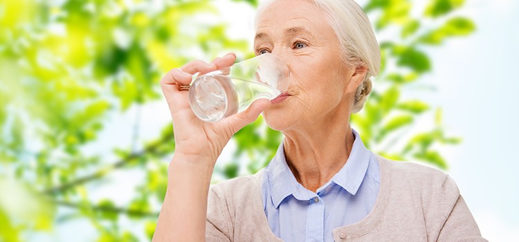 Người bệnh cần lưu ý uống đủ 2 lít nước mỗi ngày,