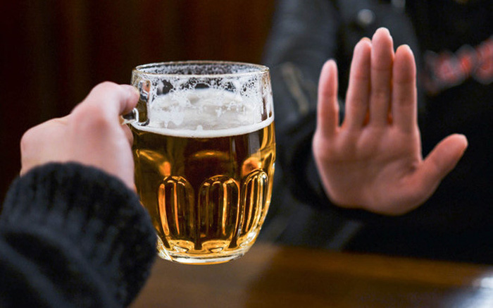 Gan nhiễm mỡ không nên uống rượu bia
