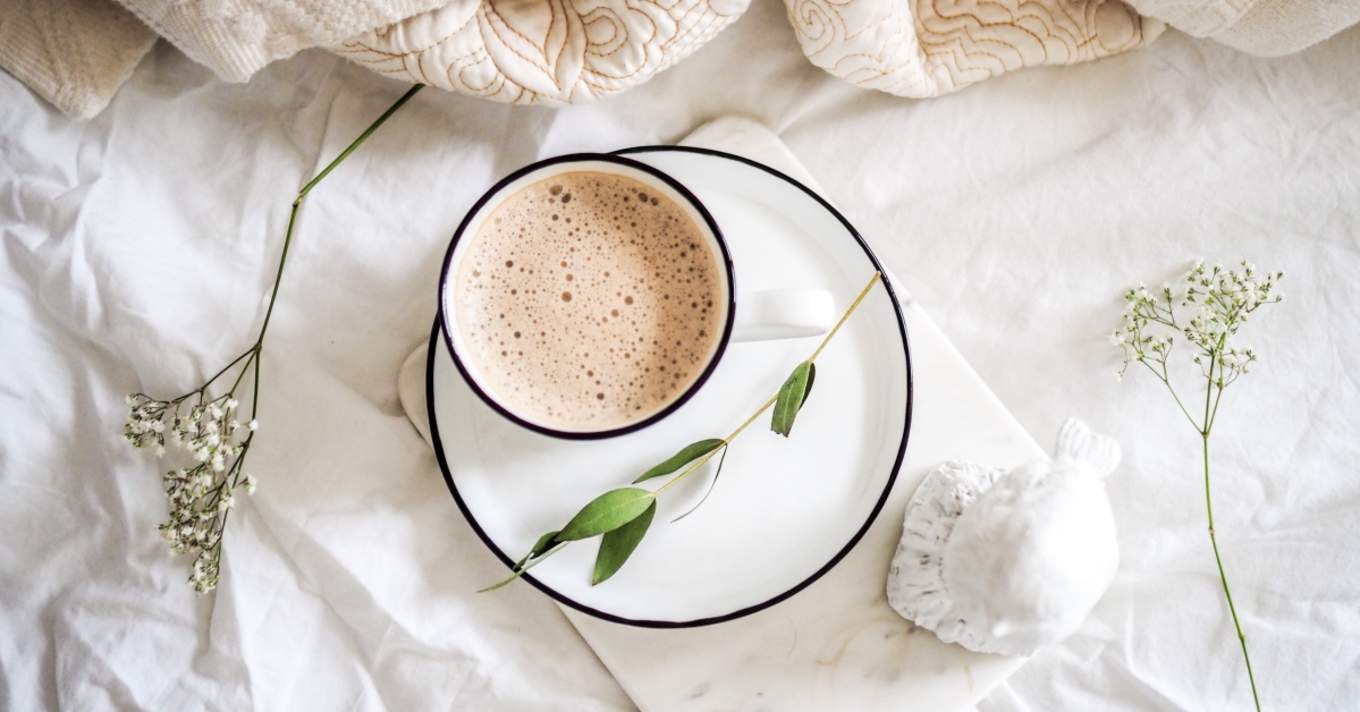 Cà phê và trà xanh đều chứa caffein, đã được chứng minh là cải thiện chức năng nhận thức bằng cách giúp củng cố ký ức